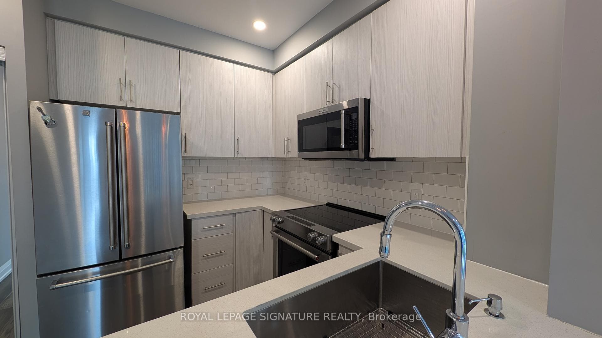 16 Yonge Street Unit 2401 photo 4