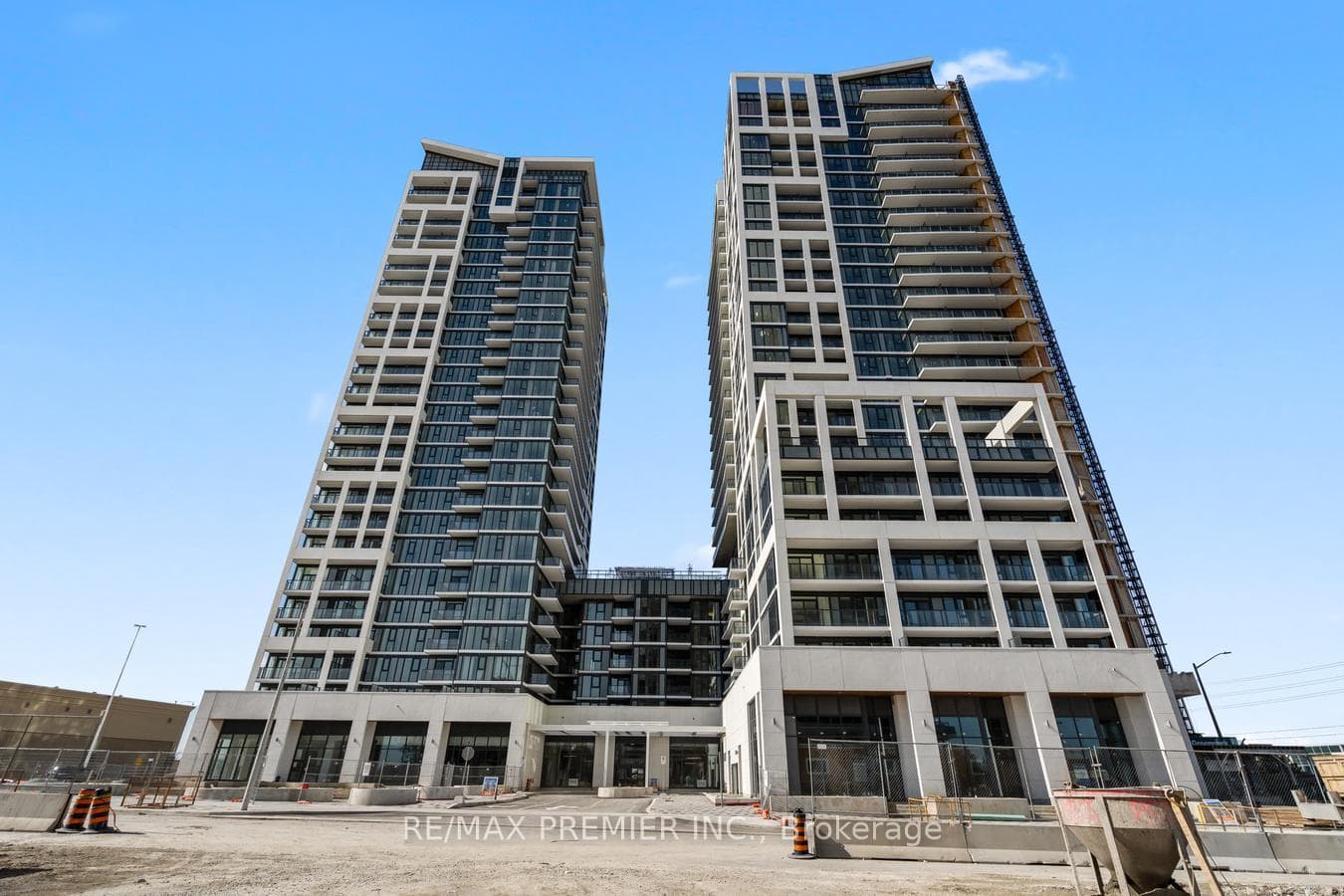 9000 Jane Street Unit 401 photo 2