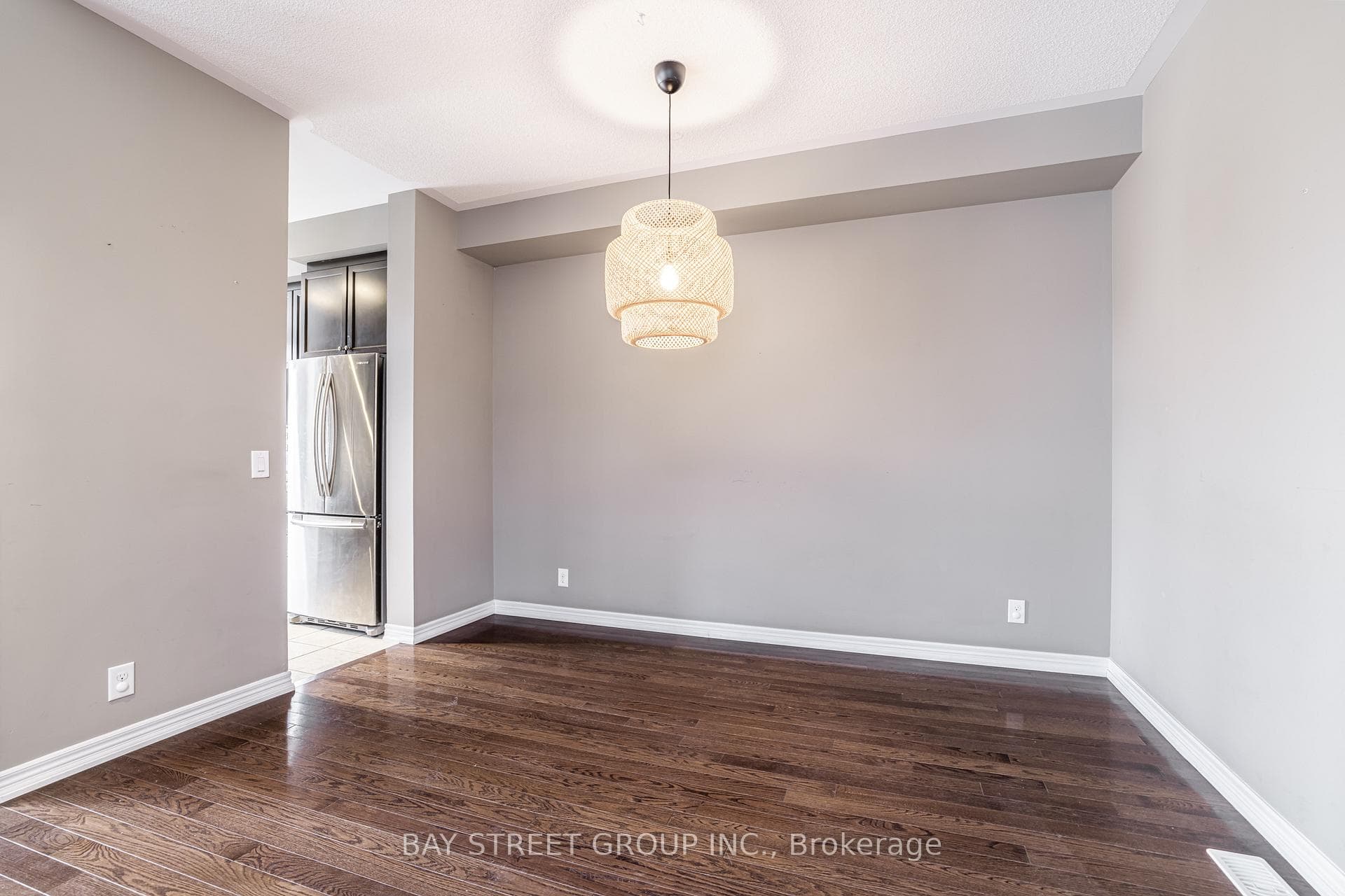 4 Courtland Crescent photo 11