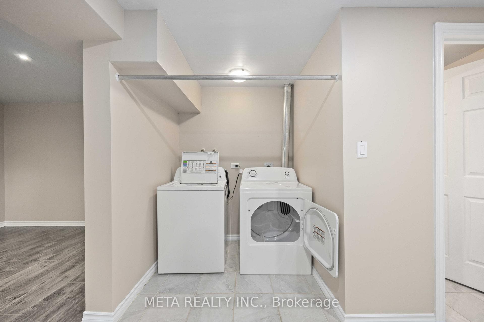 220 Bassett Boulevard Unit (Bsmt) photo 25