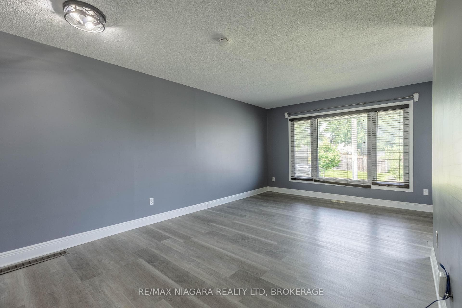 31 Canterbury Drive photo 5