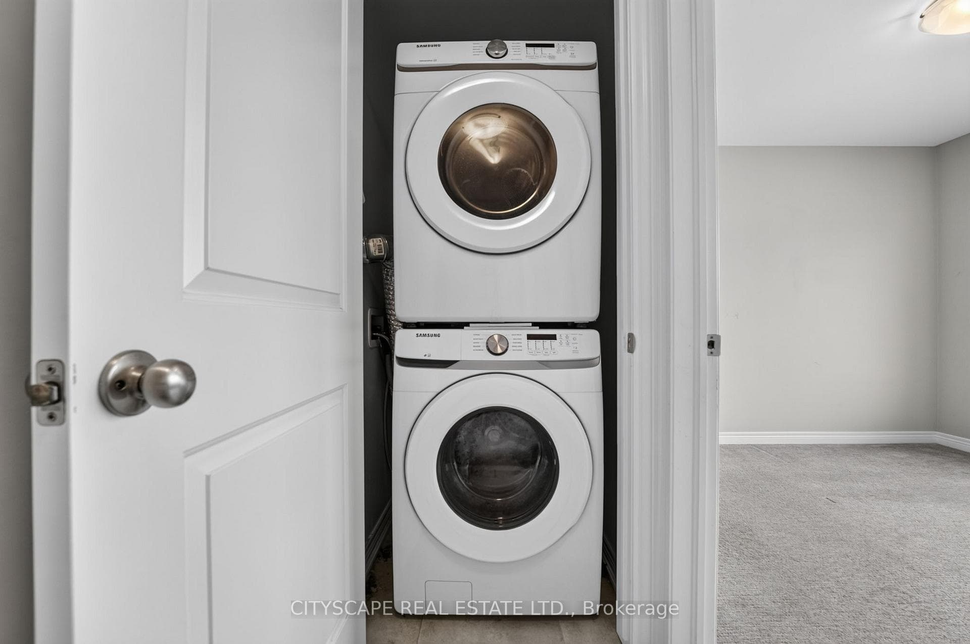 27 Lamb Crescent photo 29
