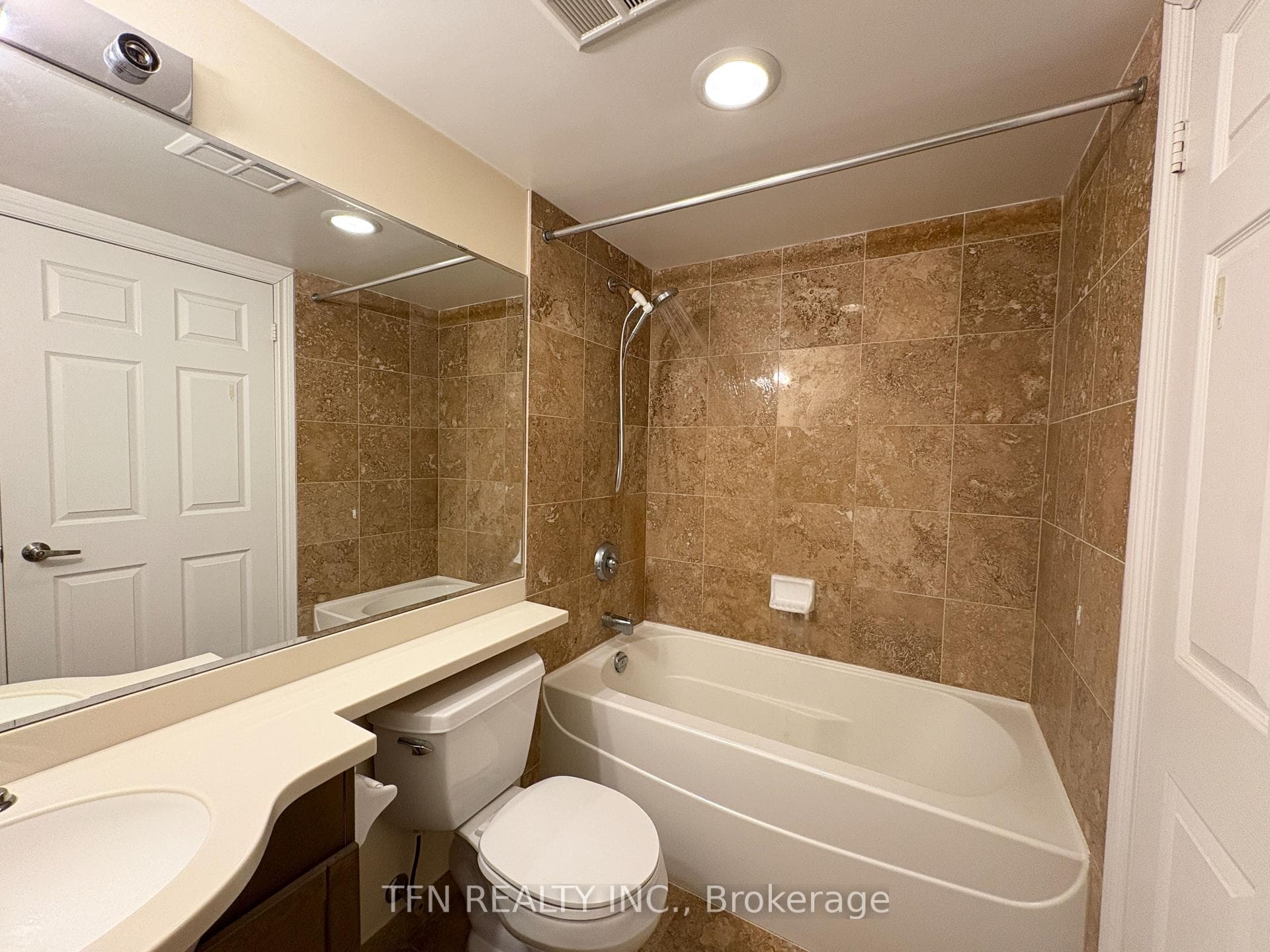 763 Bay Street Unit 3413 photo 23