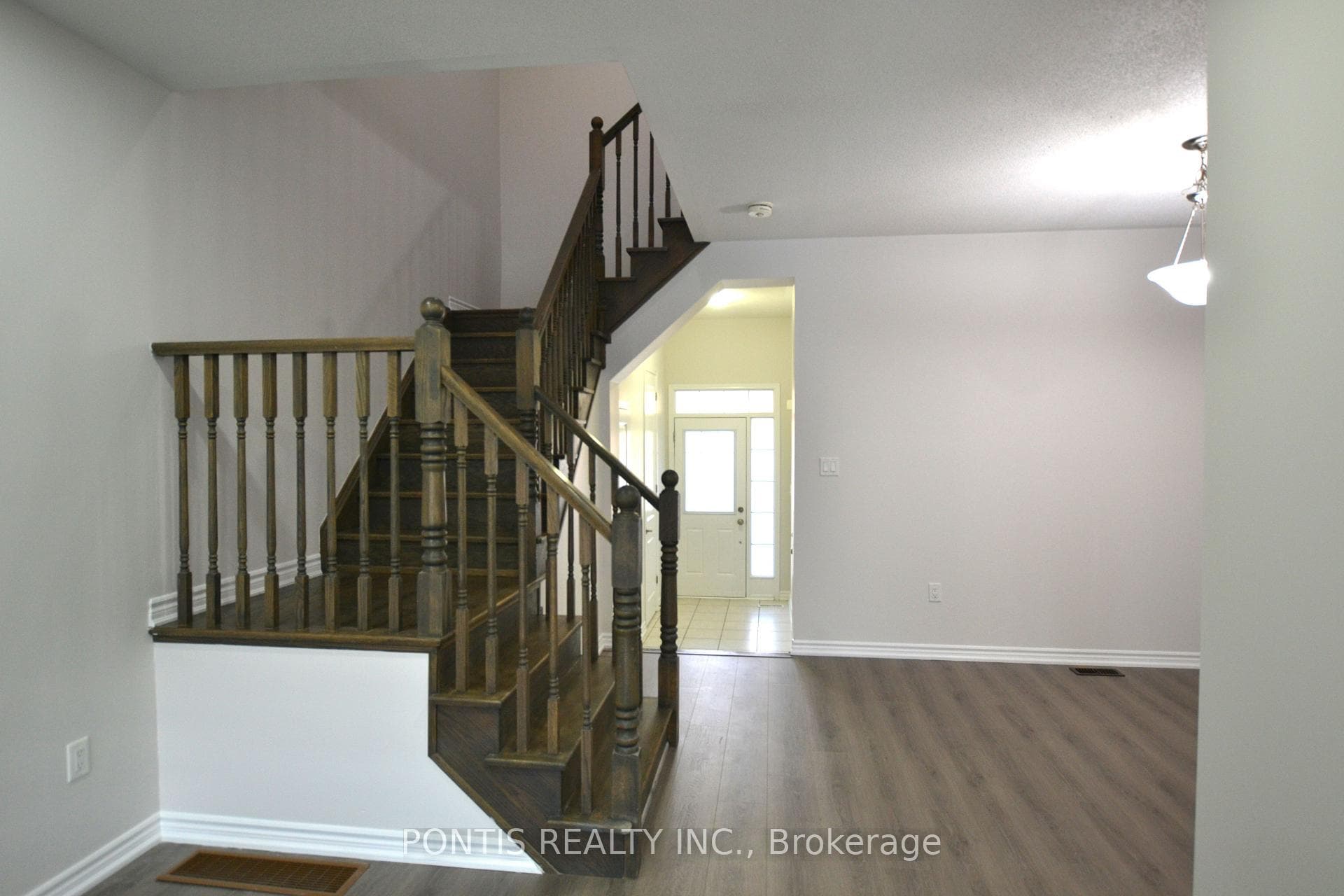 47 Phyllis Drive photo 4