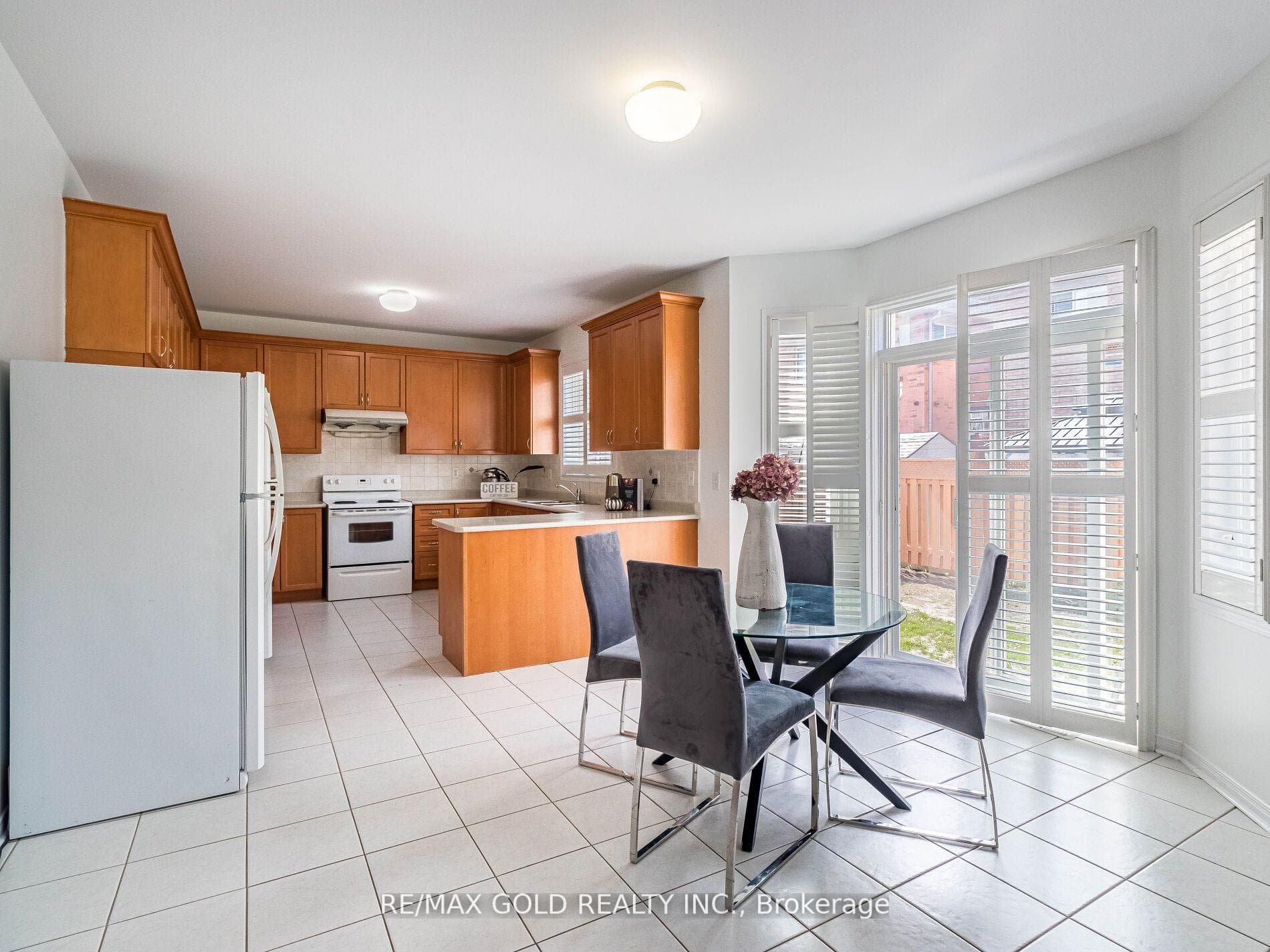 60 Eagle Plains Drive photo 12