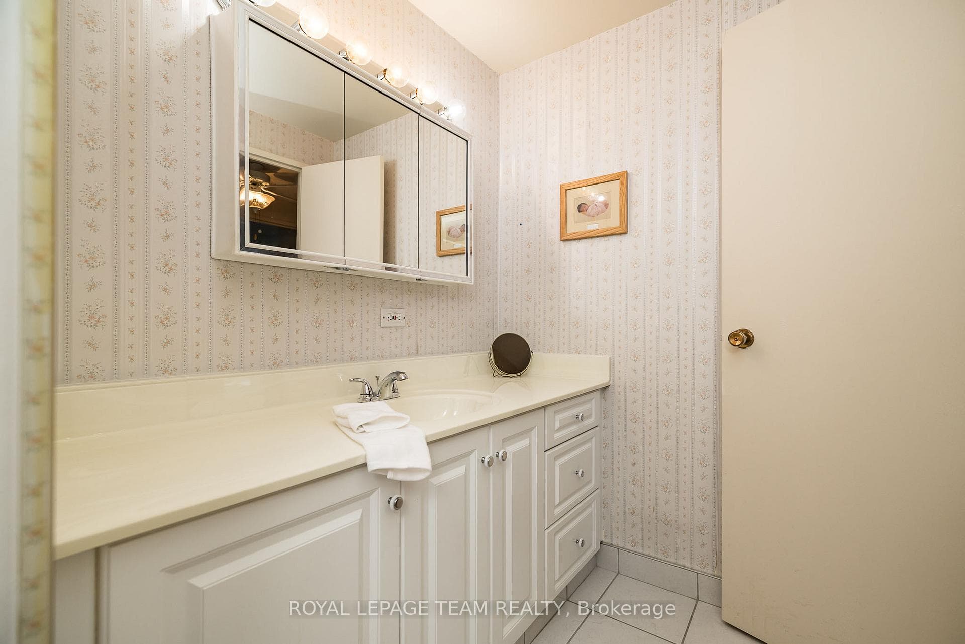 1356 Meadowlands Drive Unit 701 photo 22