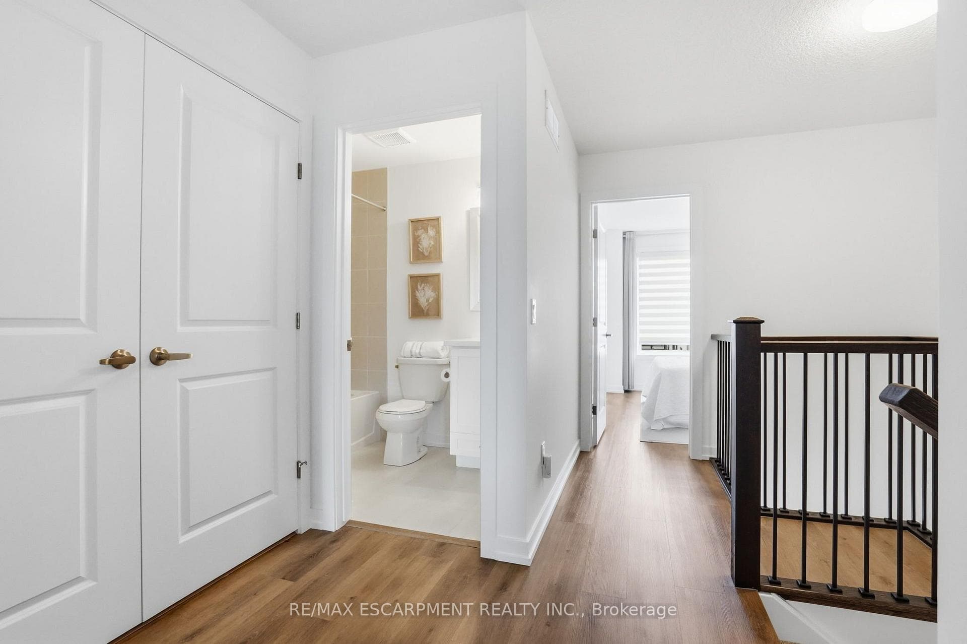 245 Burke Street photo 15