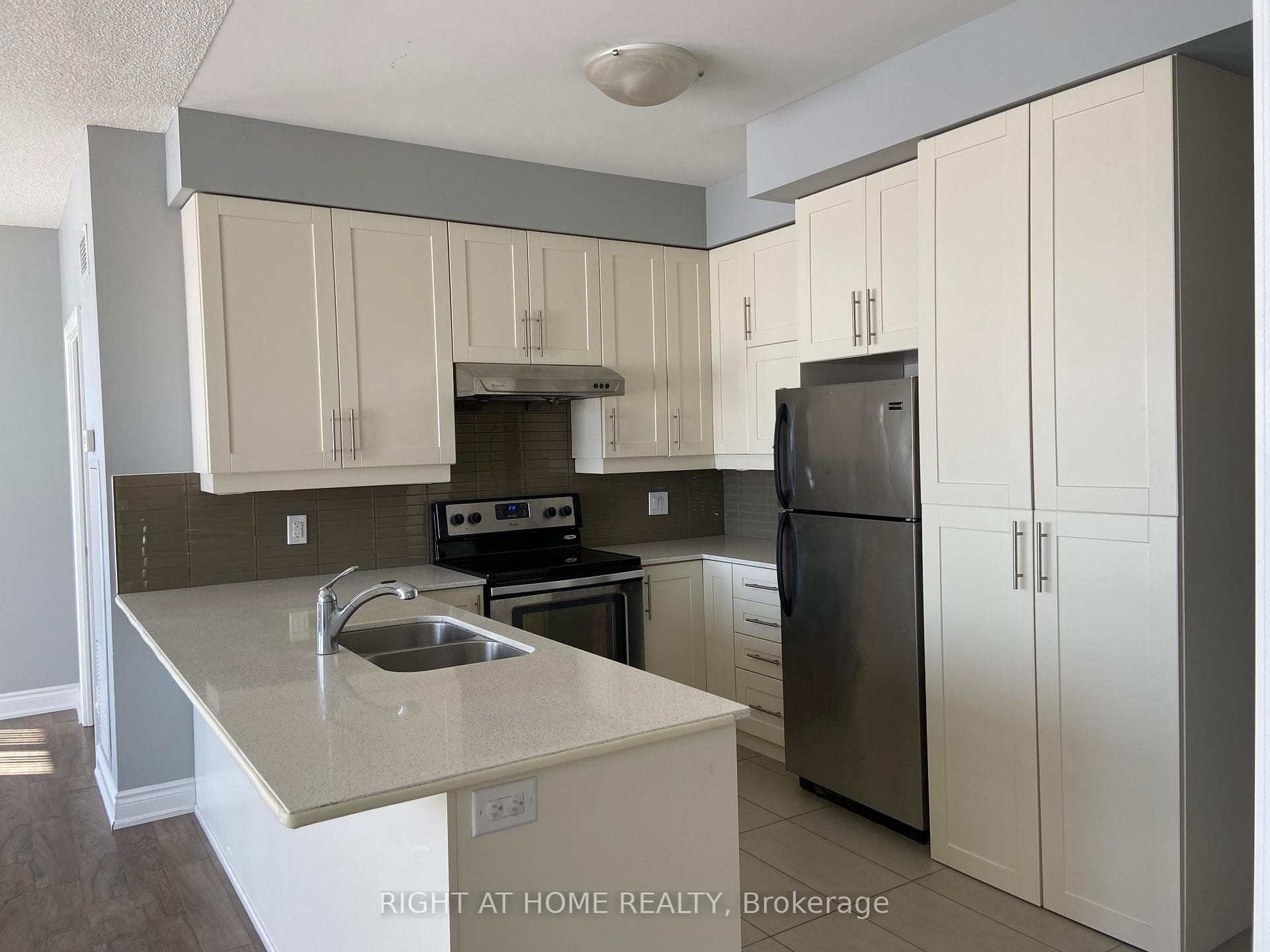 277 South Park Road Unit 1016 photo 5