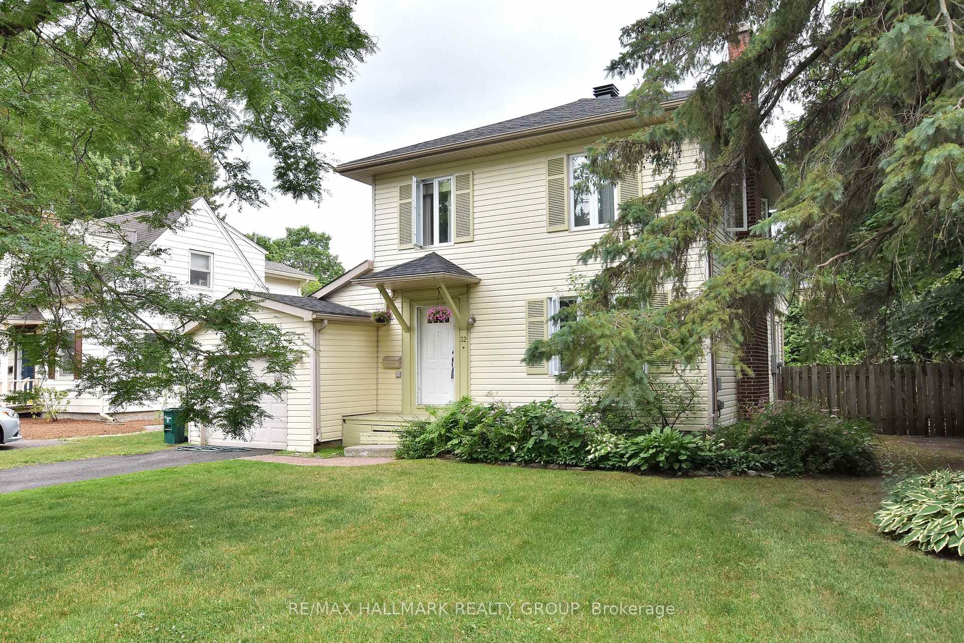 32 Arundel Avenue photo 1