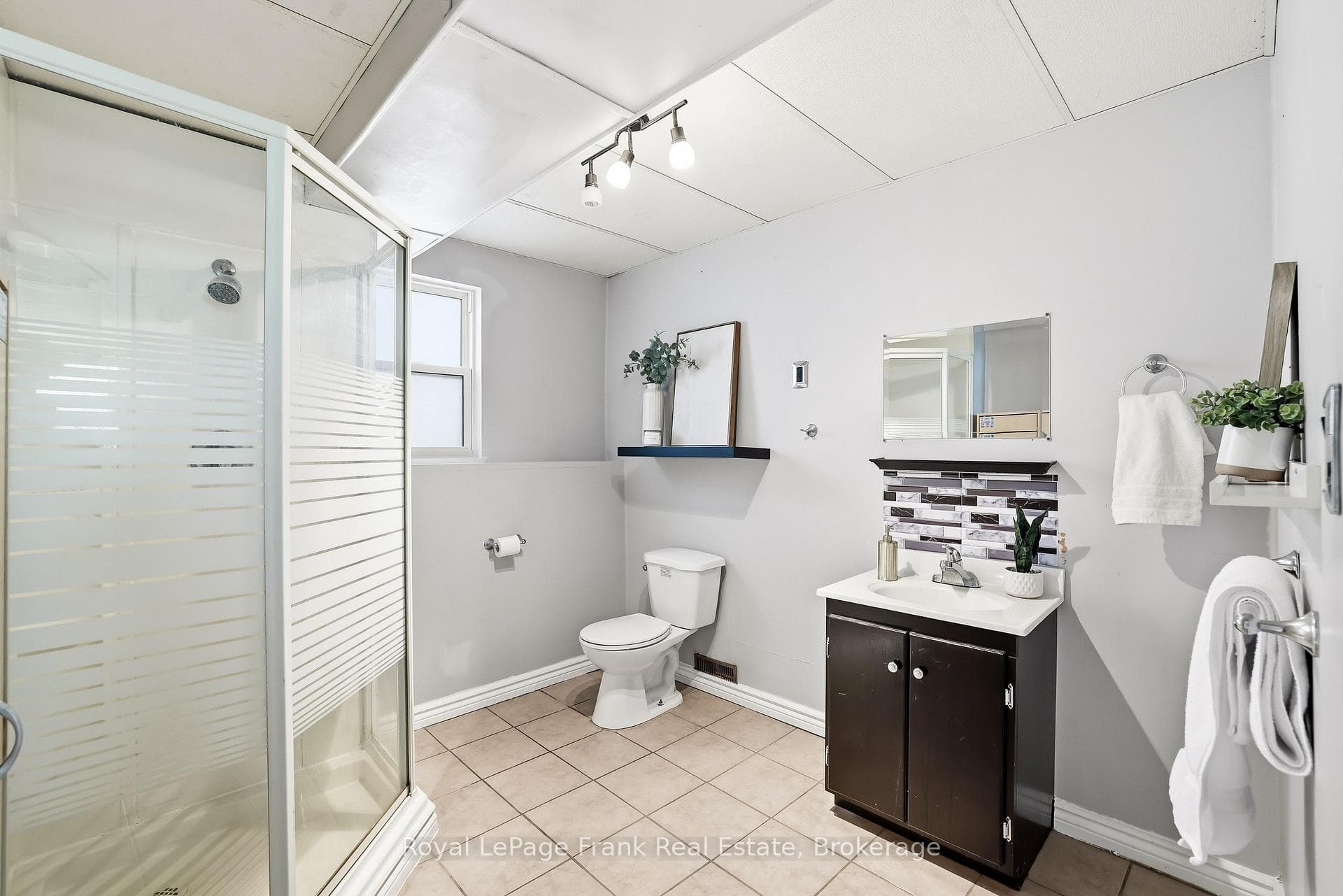 18 Armstrong Avenue photo 34