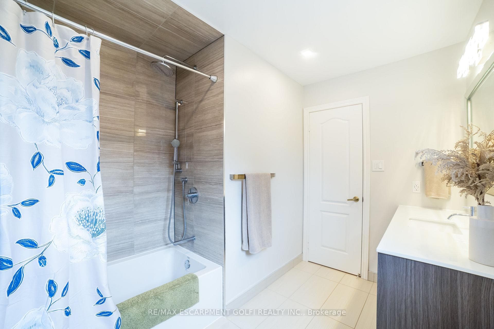 144 Acton Boulevard photo 25