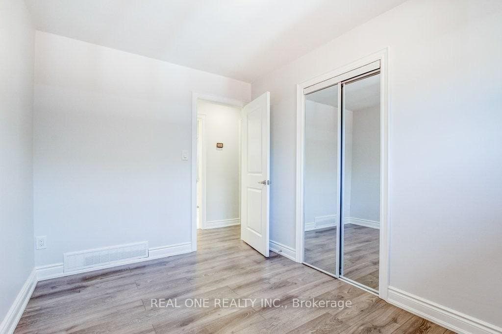 180 Manning Avenue Unit Upper photo 14