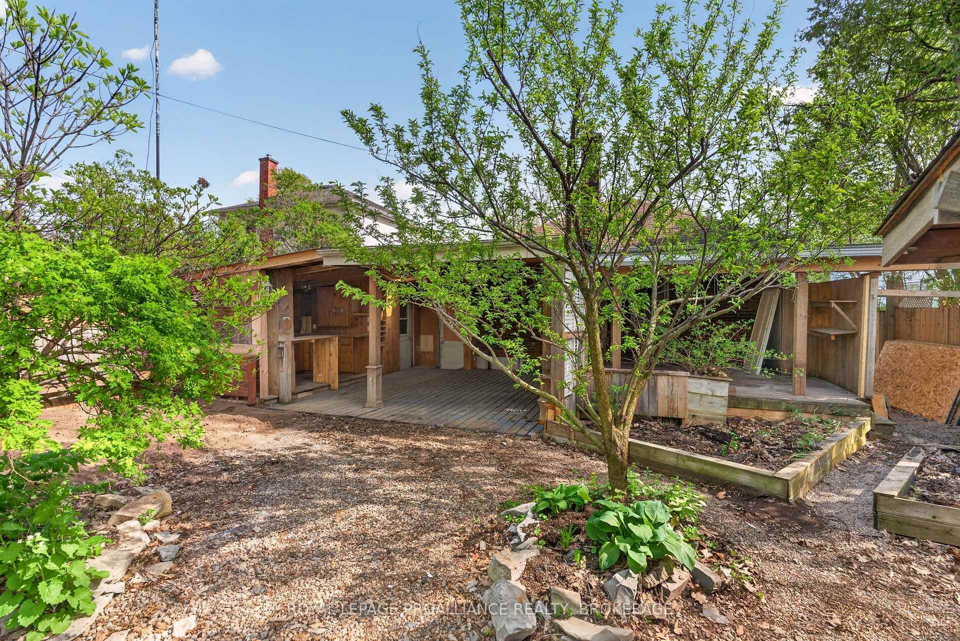 169 Carruthers Avenue photo 40