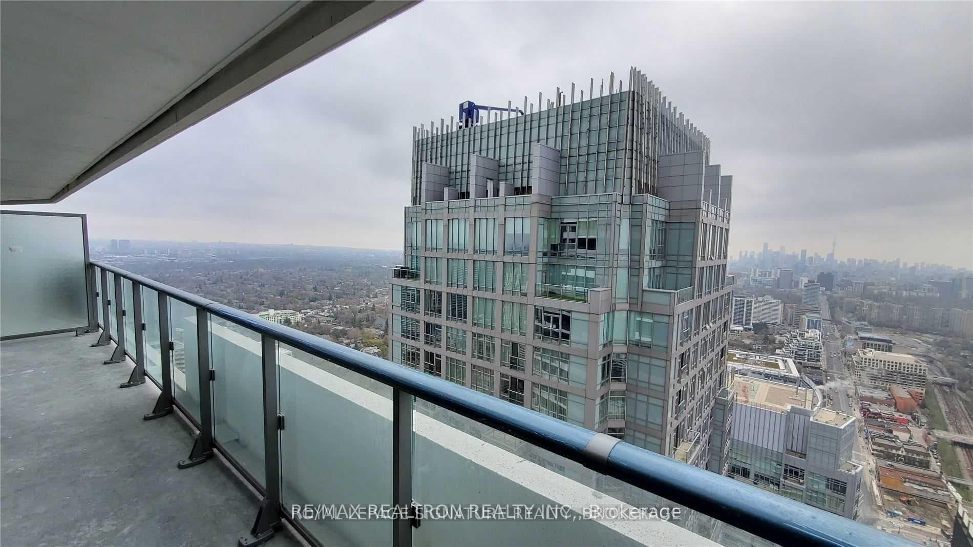 2221 Yonge Street Unit 3007 photo 9