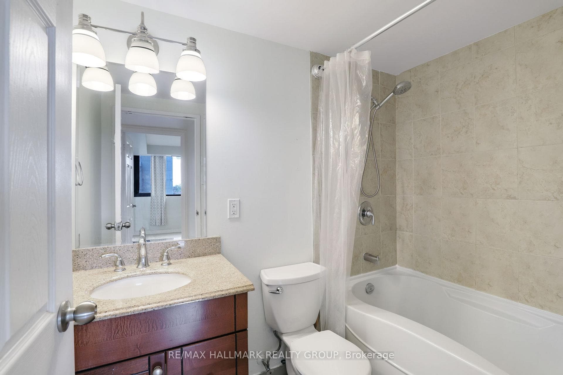 200 Bay Street Unit 704 photo 24