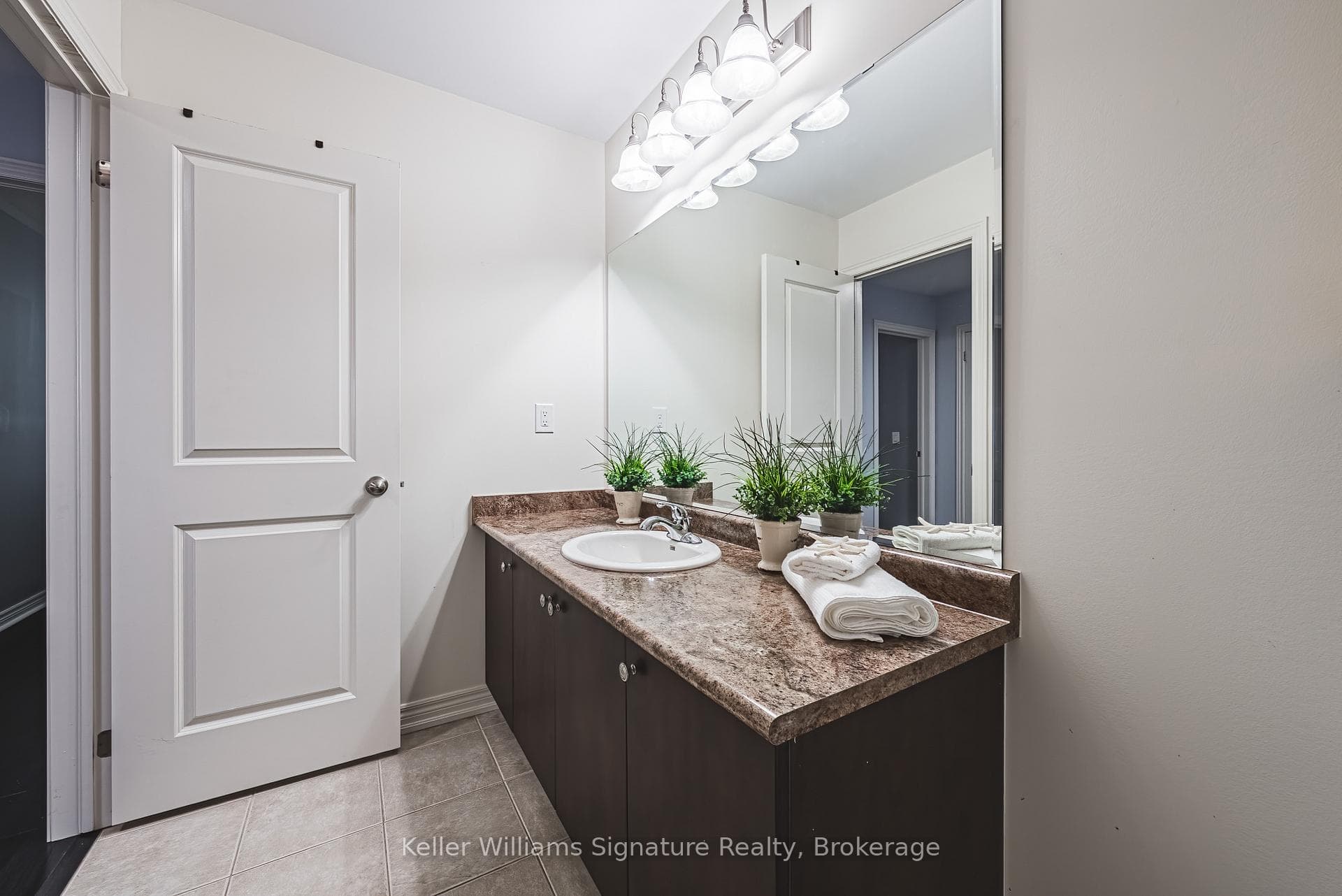 27 Dufay Road photo 26