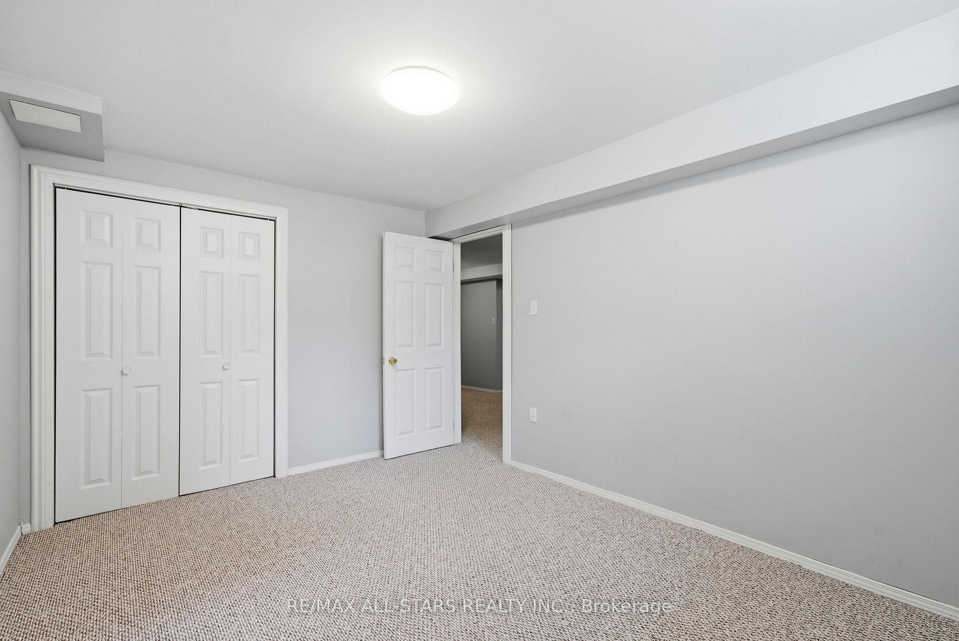 14 Napier Court photo 40