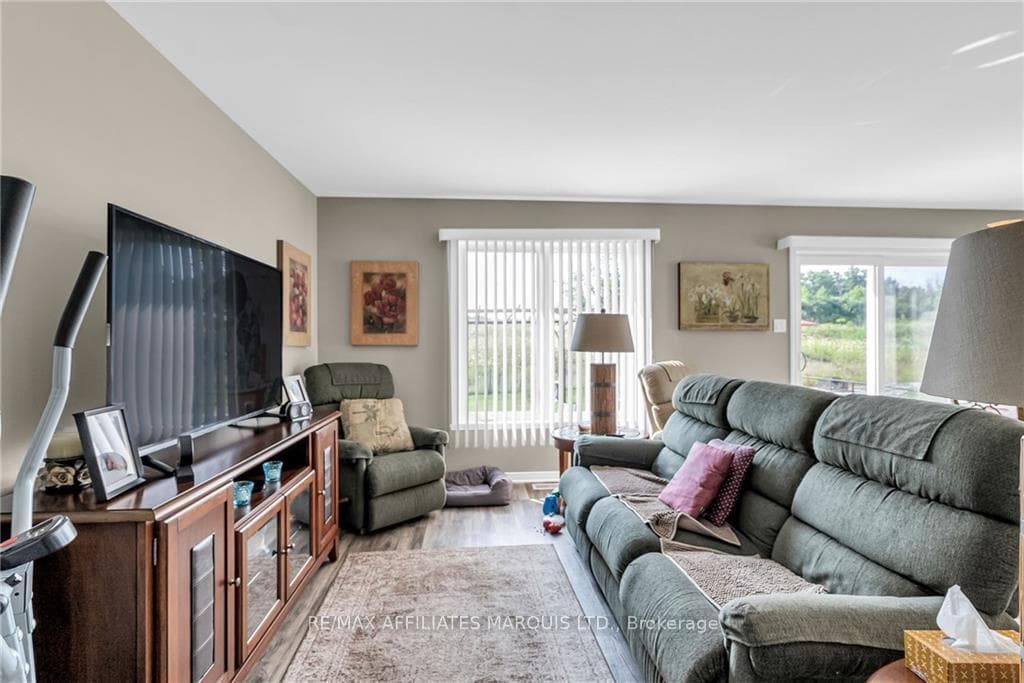 2184 BURKE Avenue photo 11