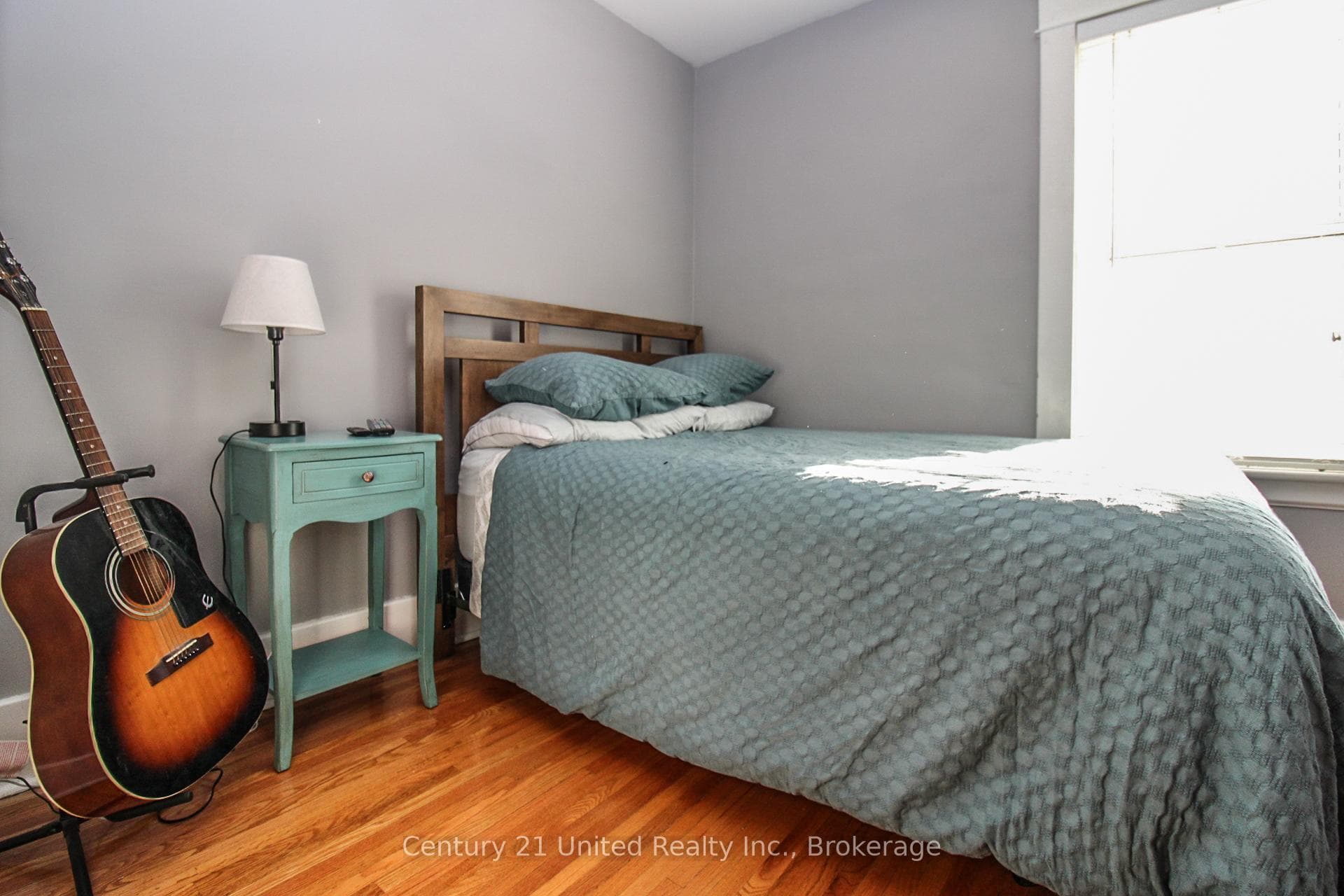 566 Waterford Street photo 32