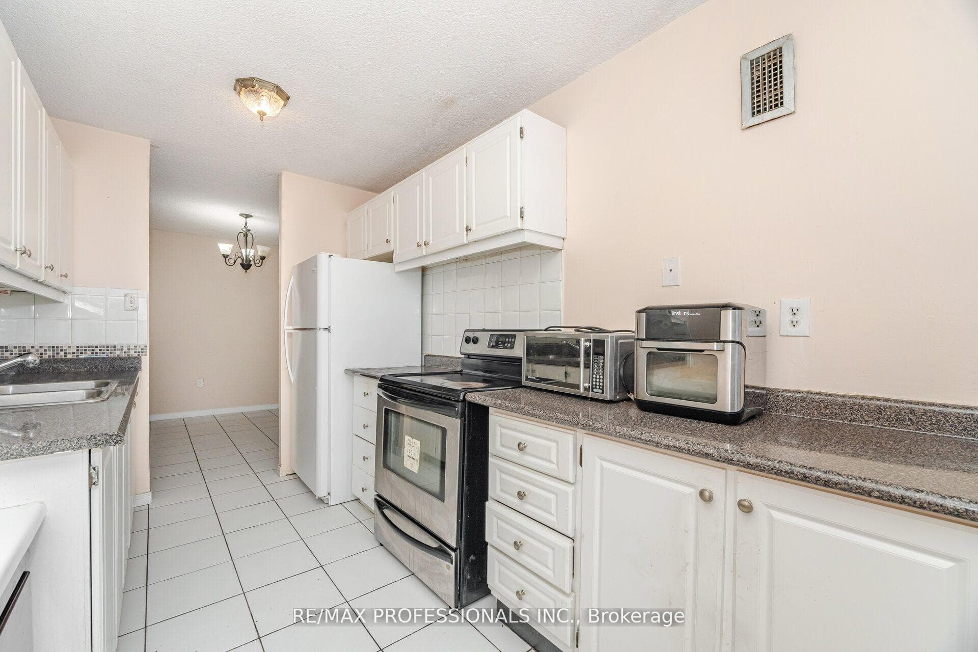 4 Kings Cross Road Unit 1109 photo 16