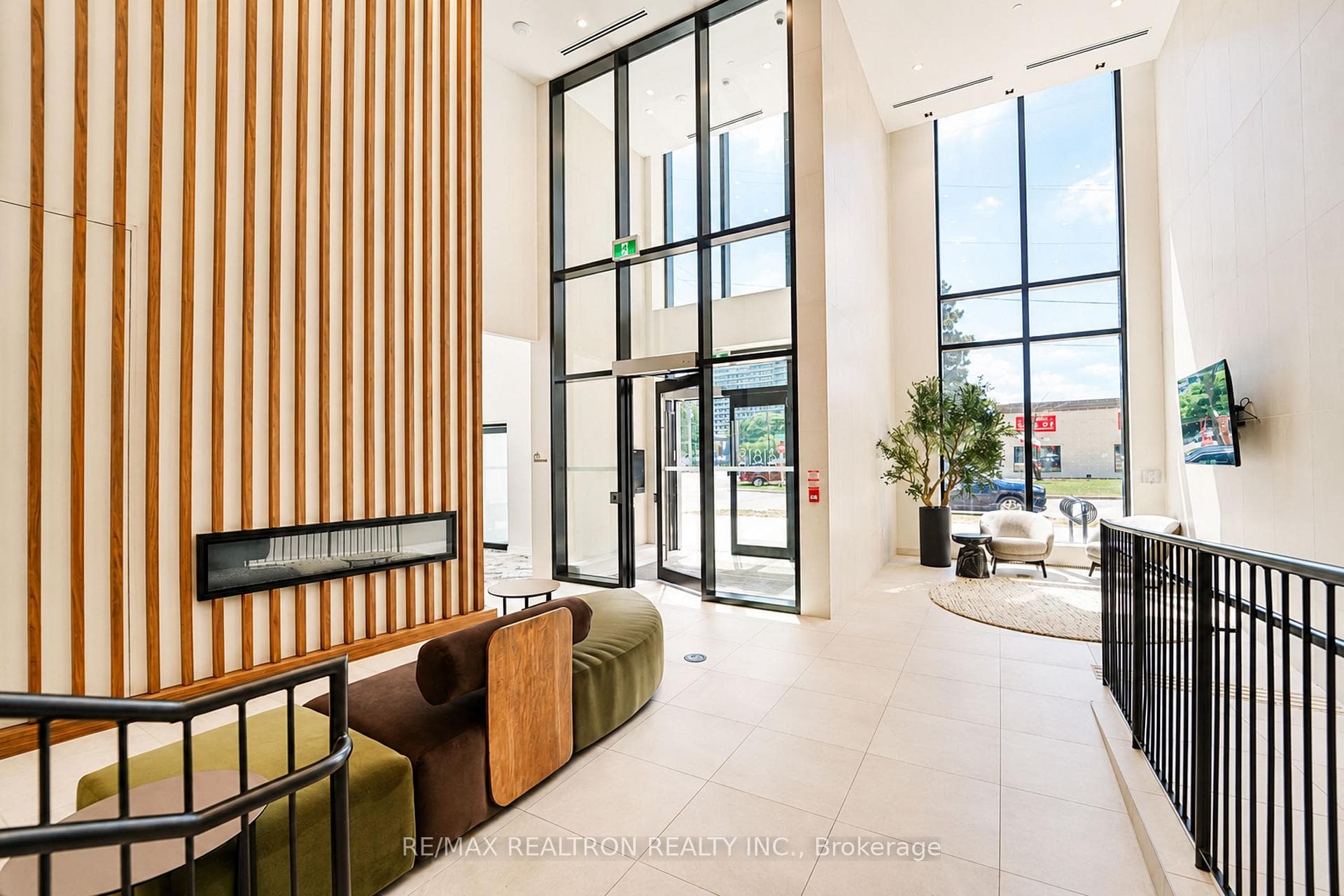 8188 Yonge Street Unit 627 photo 4
