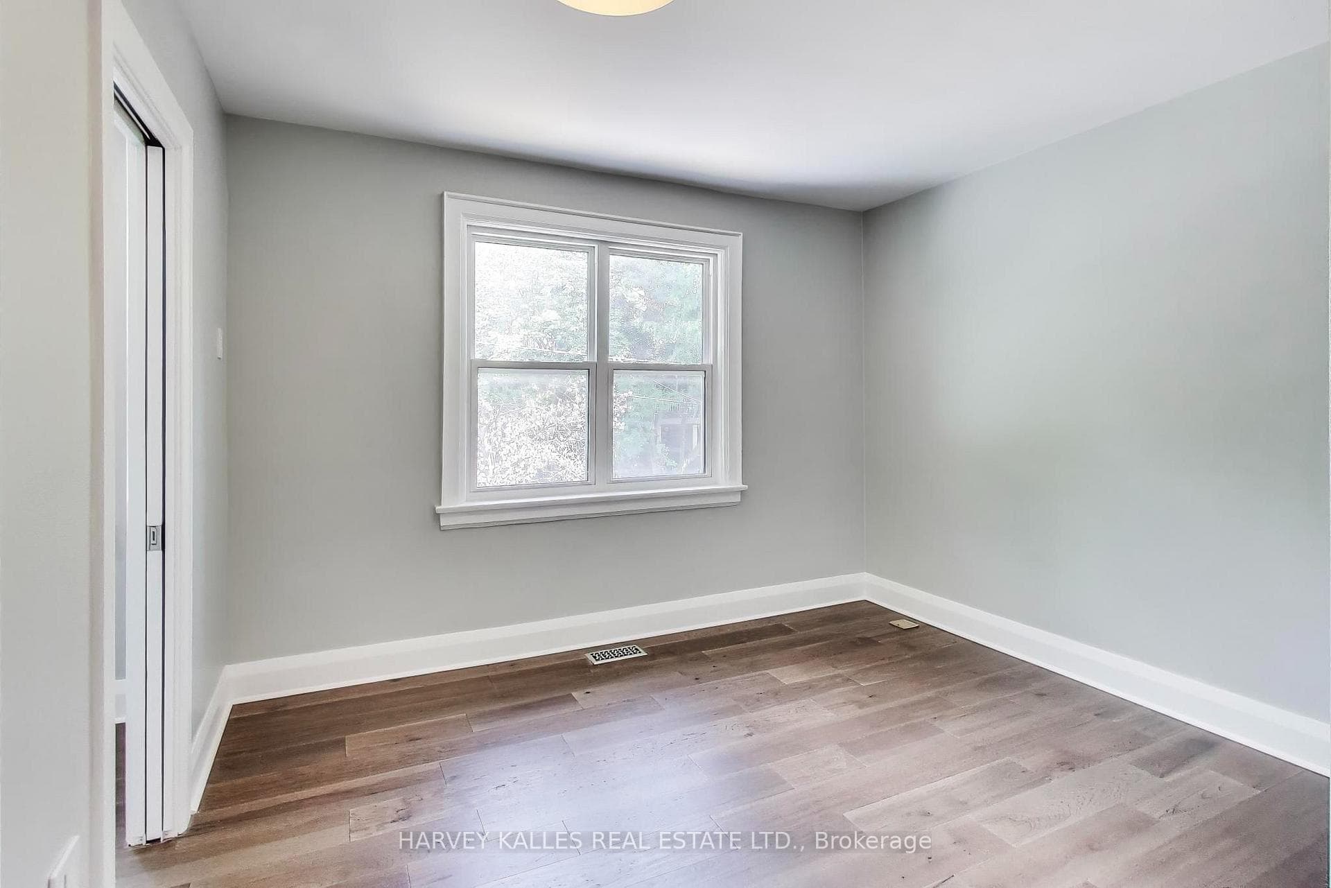 338 Markham Street photo 12