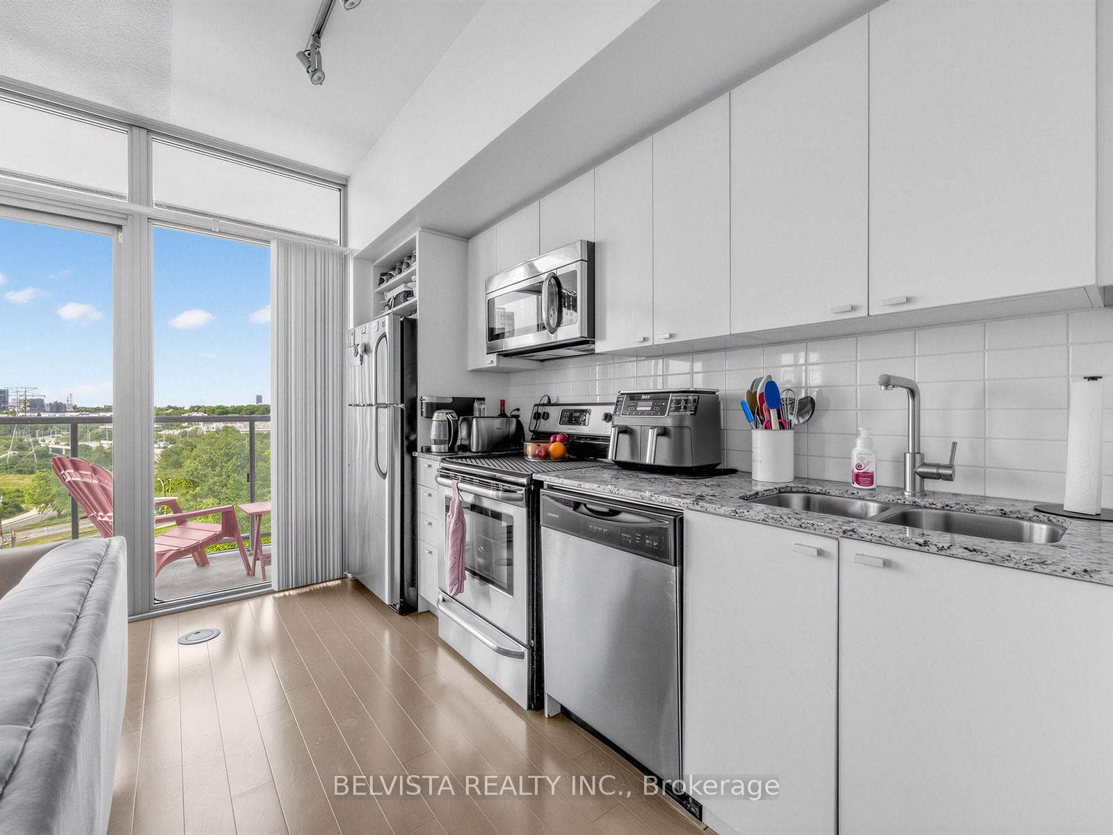 105 The Queensway Avenue Unit 805 photo 7
