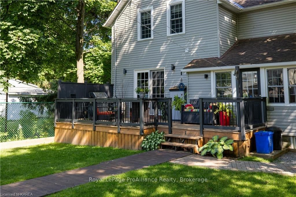 176 WELLINGTON Street photo 43