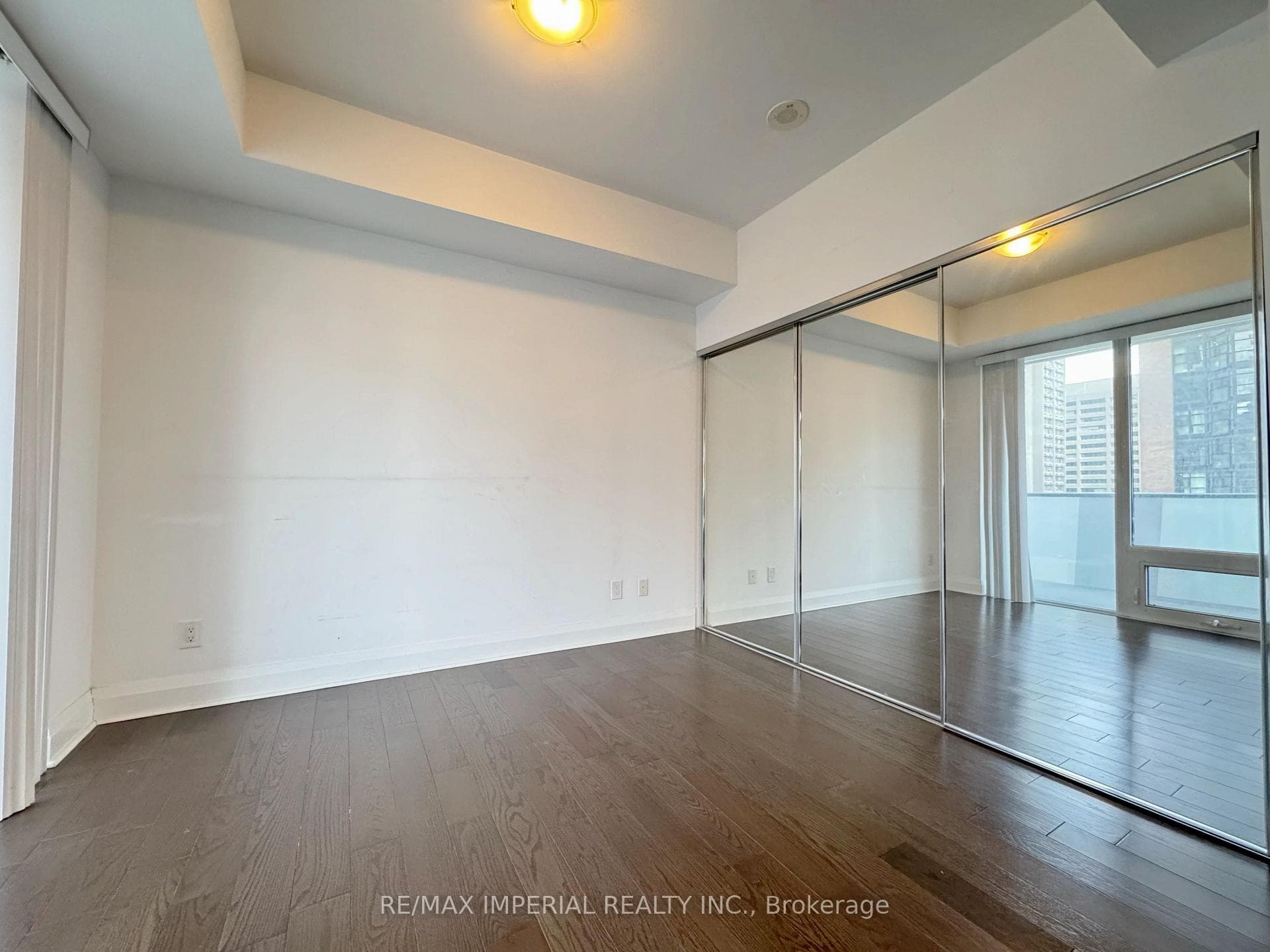 1080 Bay Street Unit 909 photo 7