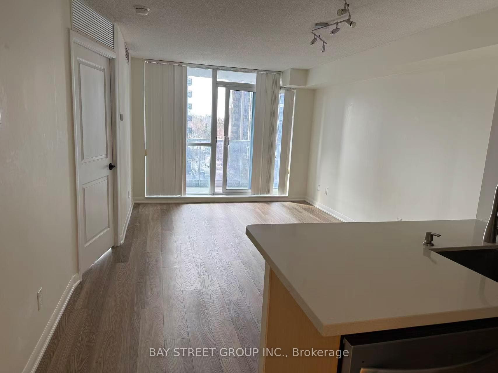 4968 Yonge Street Unit 701 photo 4