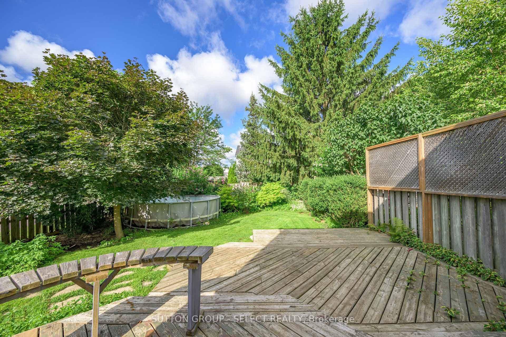 6 Moreau Crescent photo 3