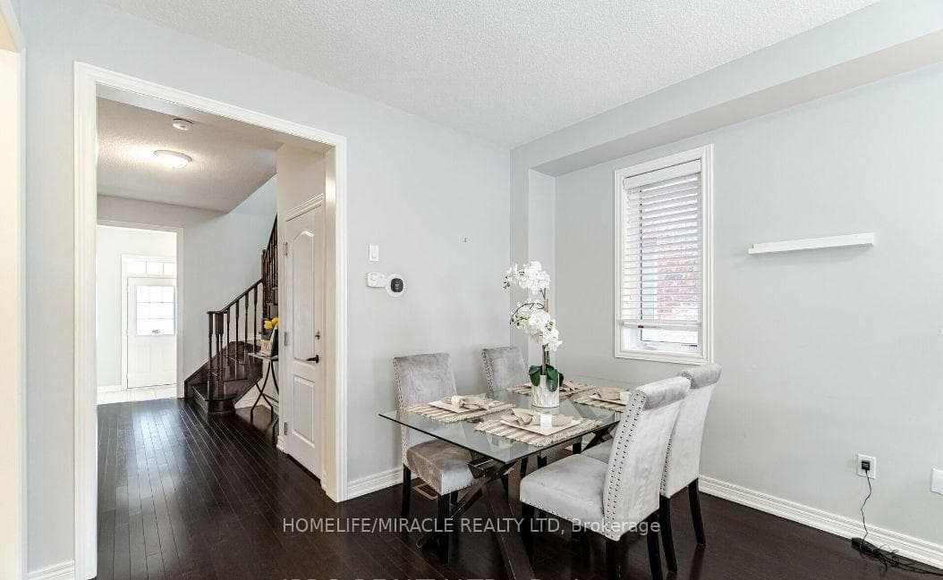 9 Humberstone Crescent photo 4