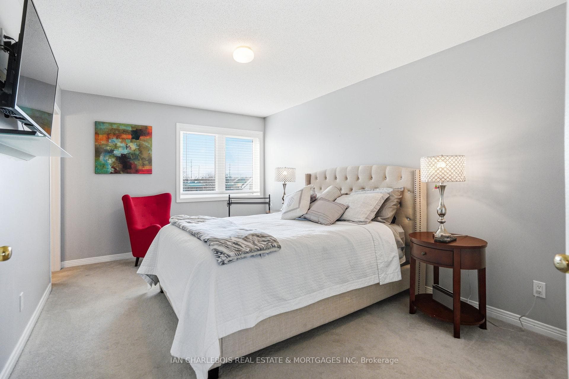 907 Markwick Crescent photo 19