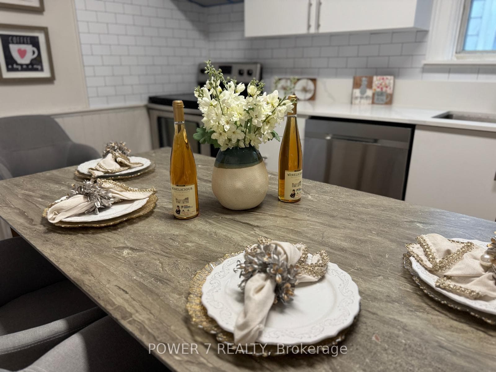 810 Ossington Avenue photo 8
