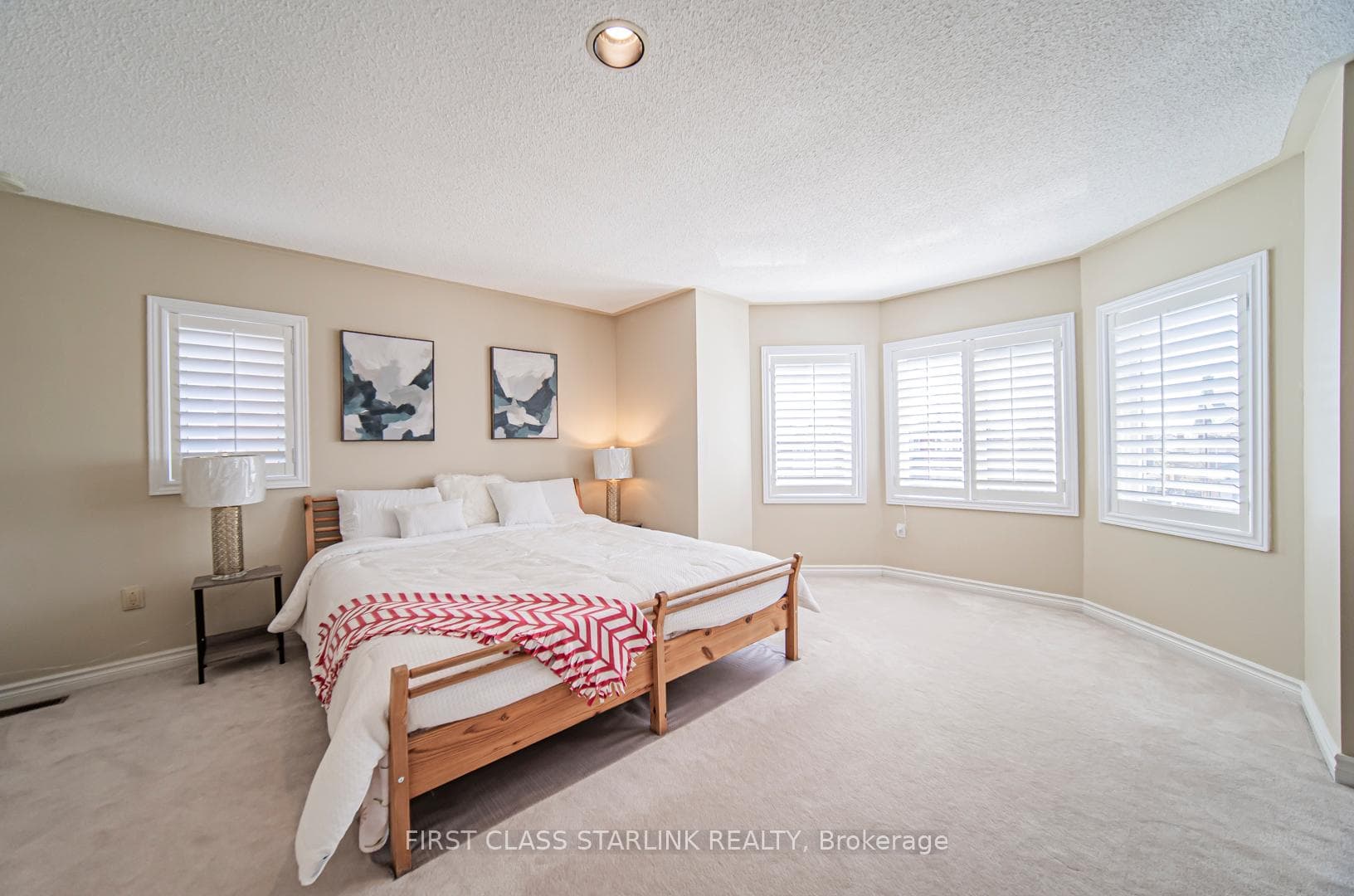 2576 Strathmore Crescent photo 21