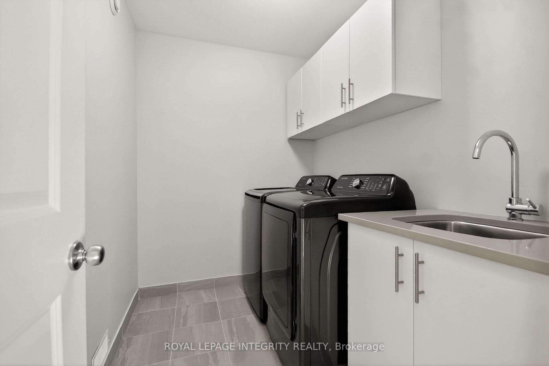 165 Angelonia Crescent photo 22