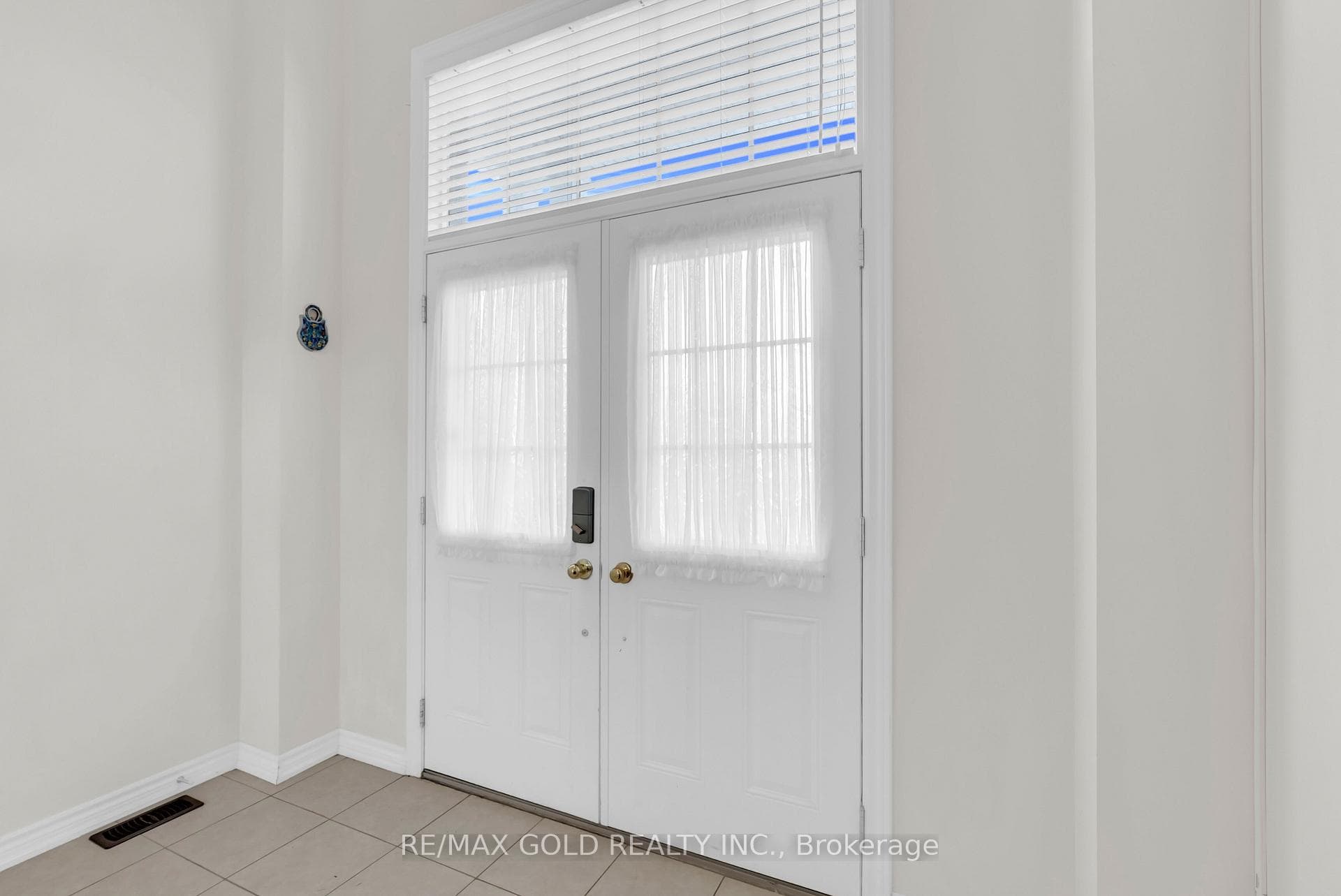 569 Miller Way photo 4