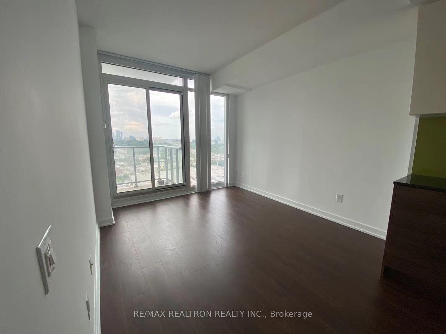 121 Mcmahon Drive Unit 2106 photo 5