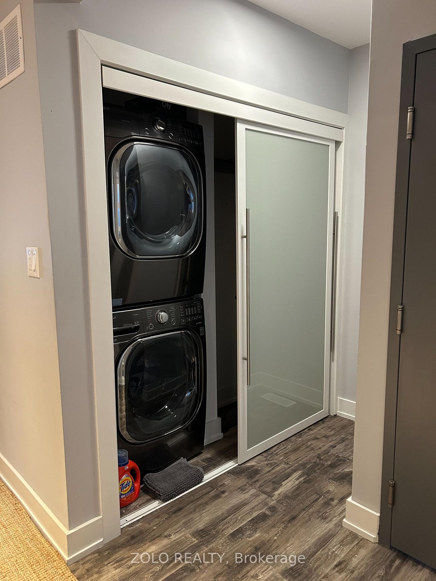 Laundry/Coat closet