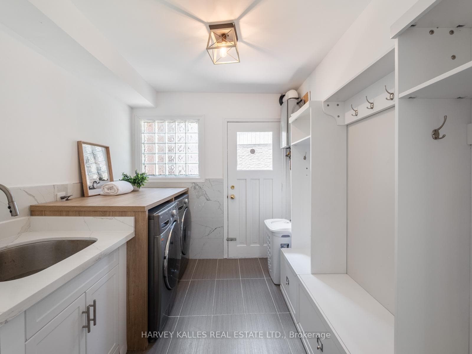 8 Caravan Drive photo 21