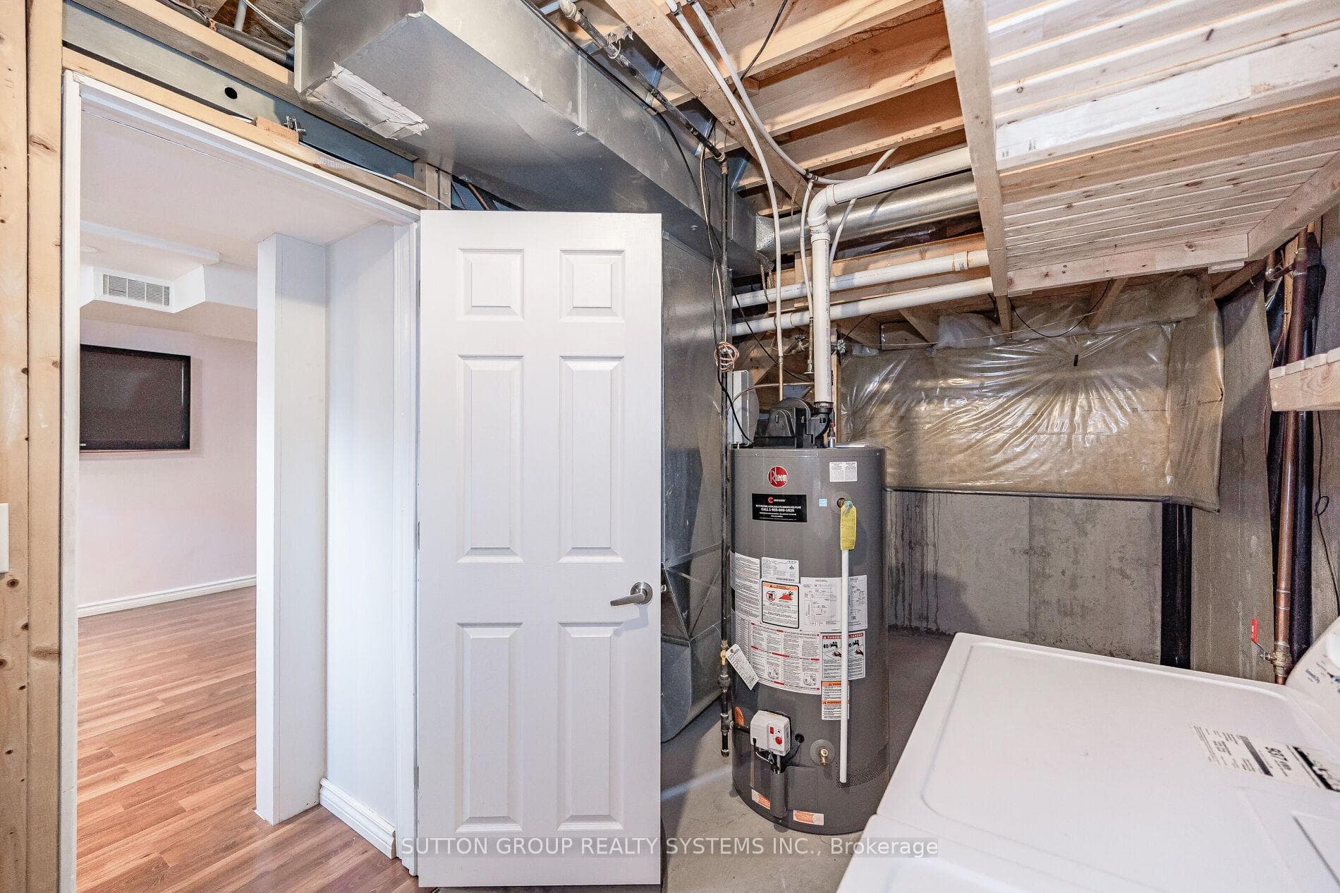 1152 Riddell Crescent photo 30