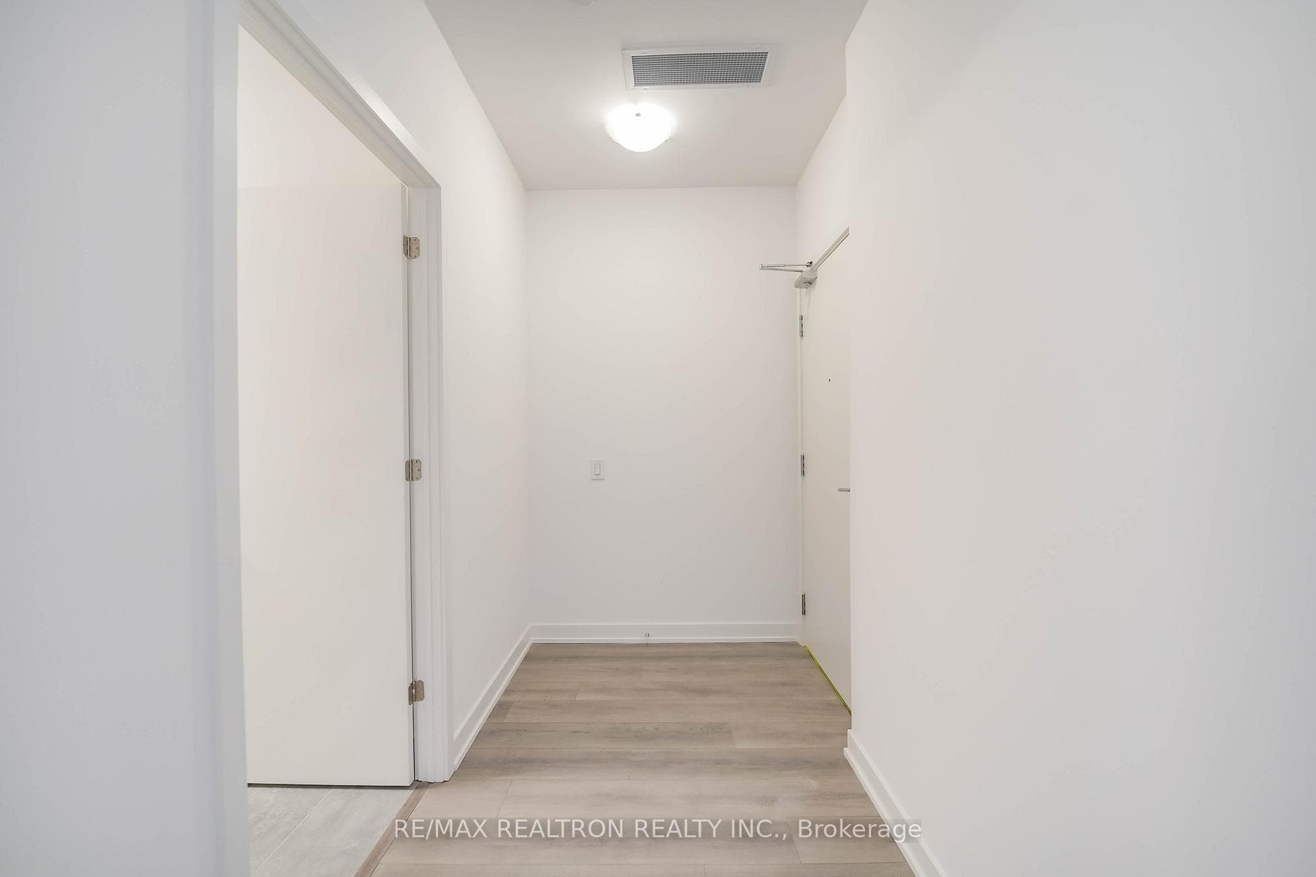 7439 Kingston Road Unit 101 photo 5