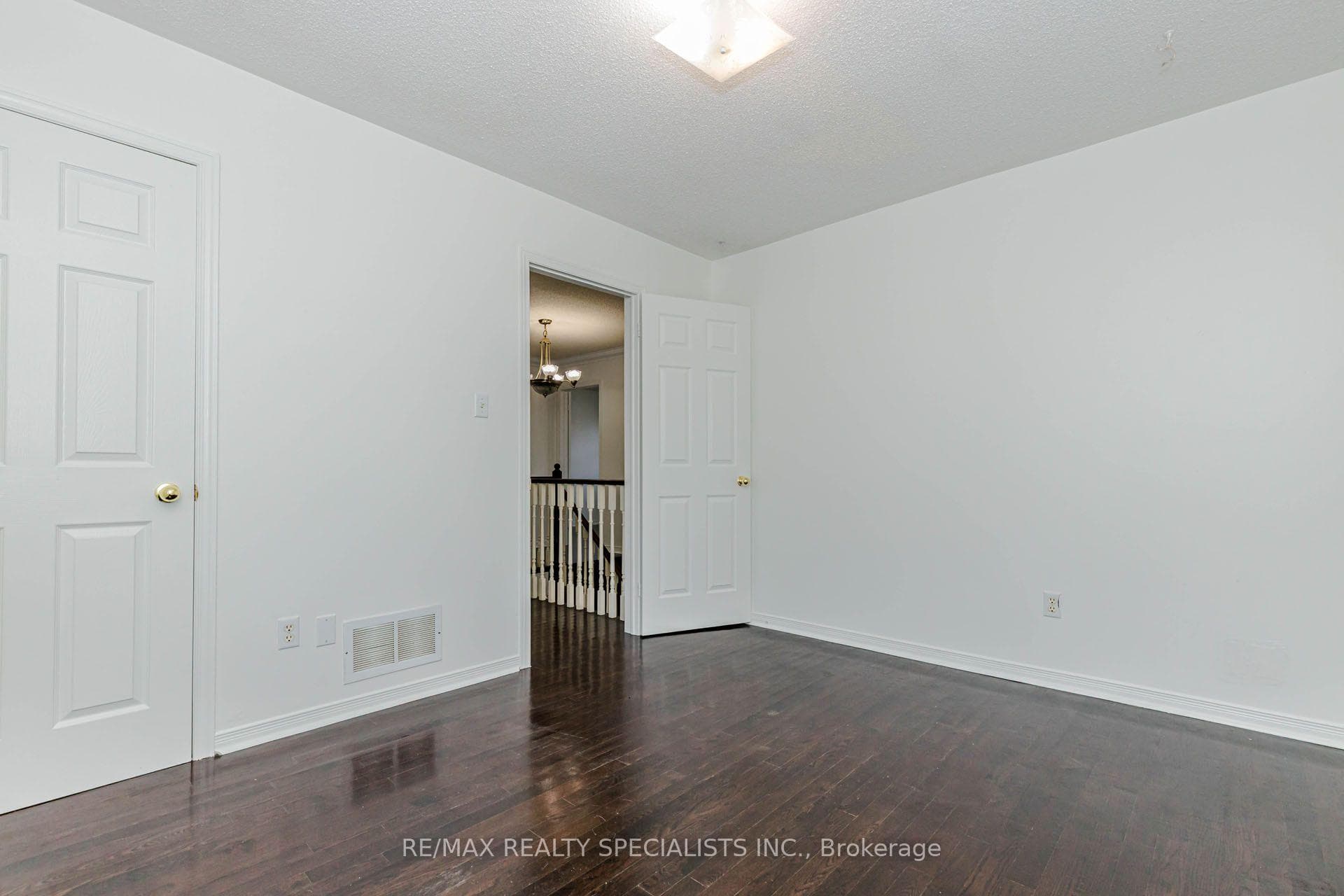 64 Dolphin Song Crescent photo 10