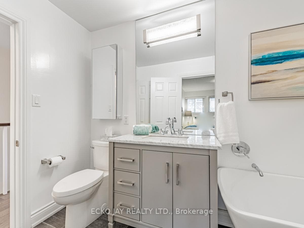 Modern 4-Pc Washroom!