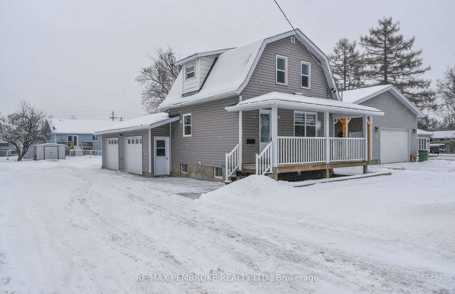 445 Boundary Road photo 1