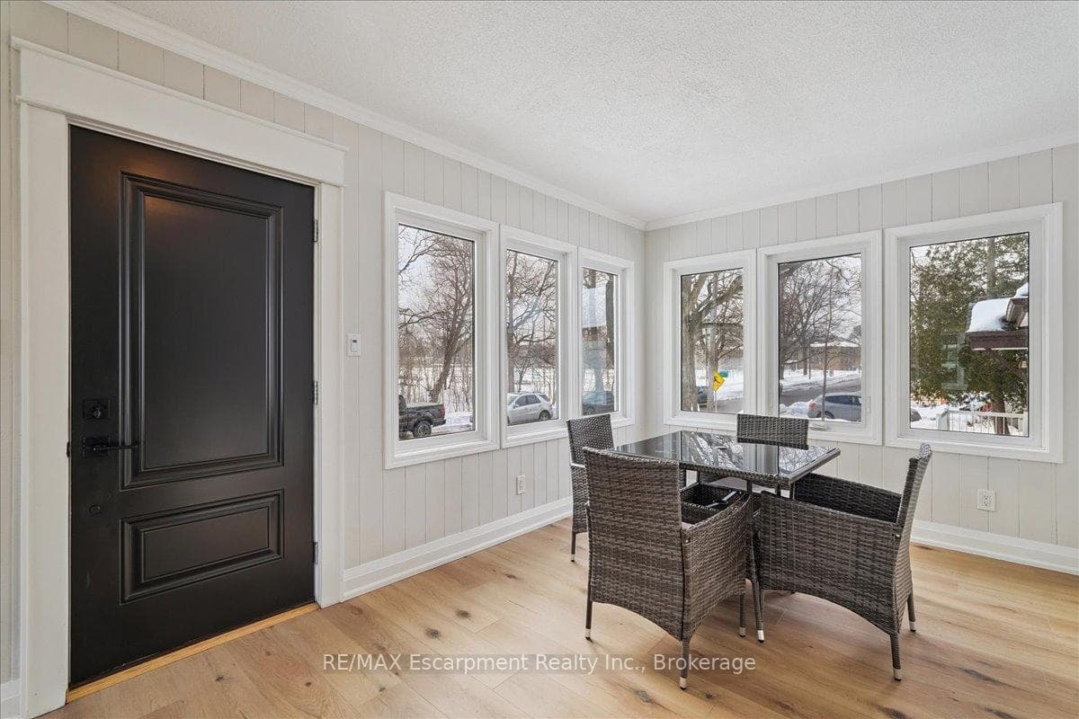 135 DEANE Avenue photo 4