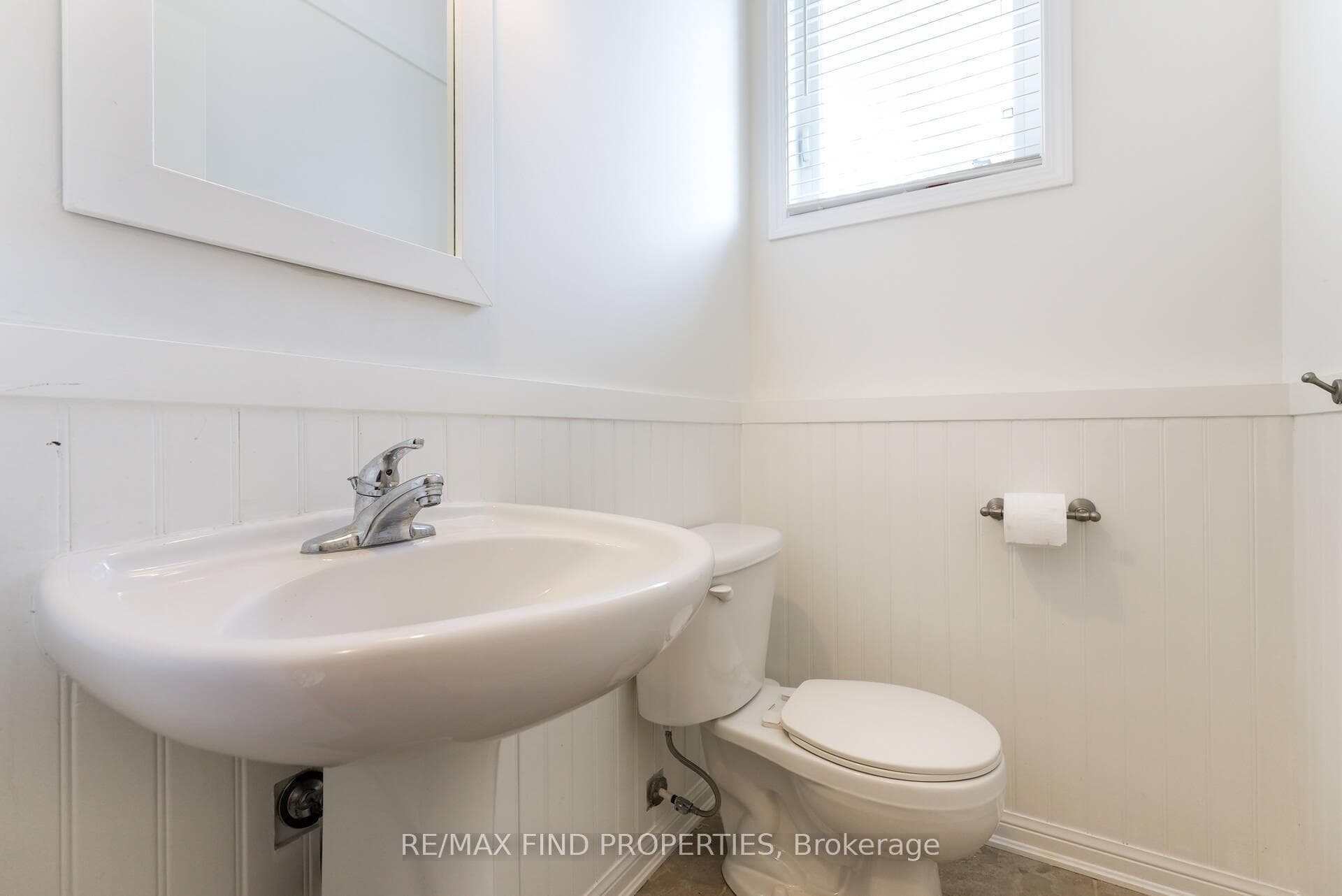 930 Hasselfeldt Heights photo 17