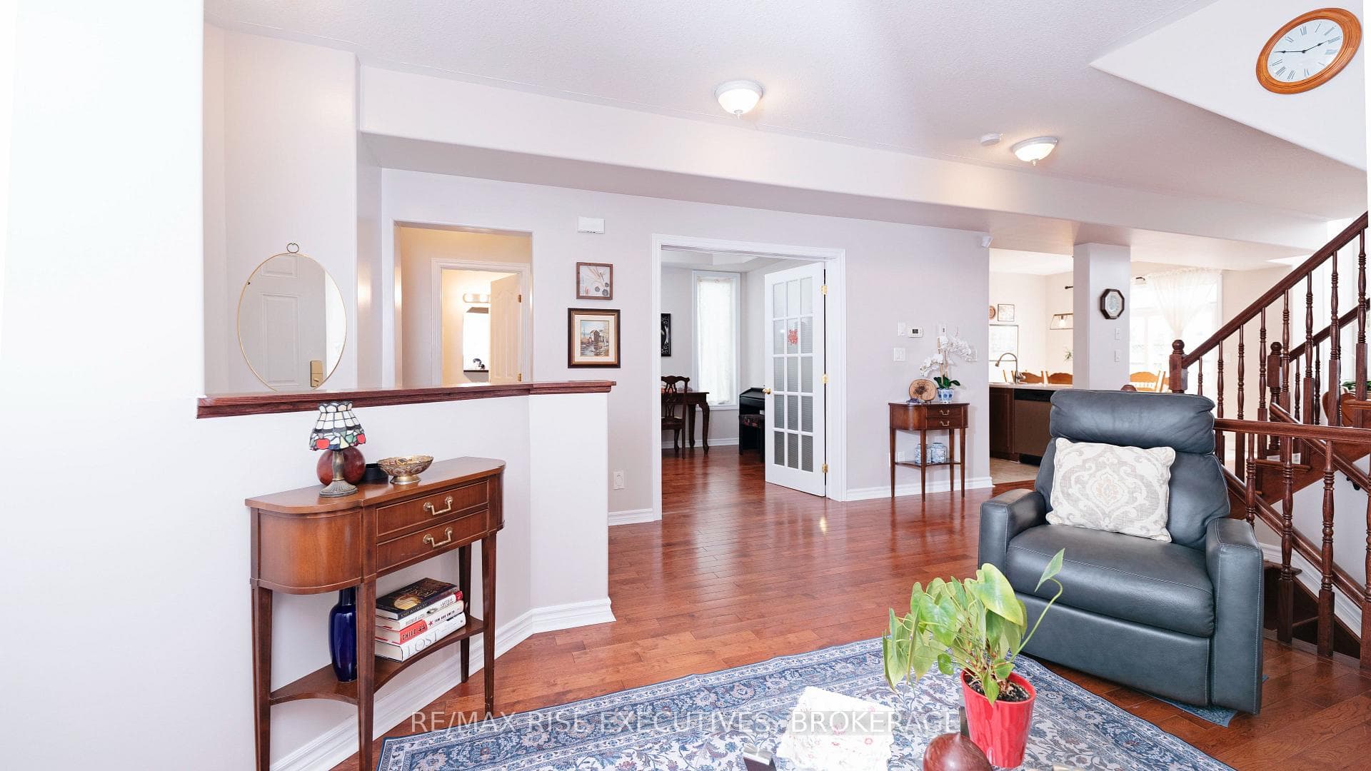 1405 Crossfield Avenue photo 3