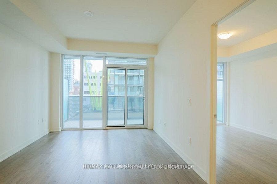 330 Richmond Street Unit 902 photo 3