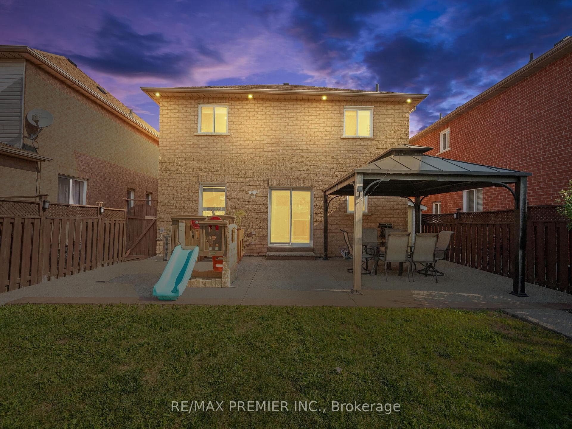 56 Fallstar Crescent photo 36